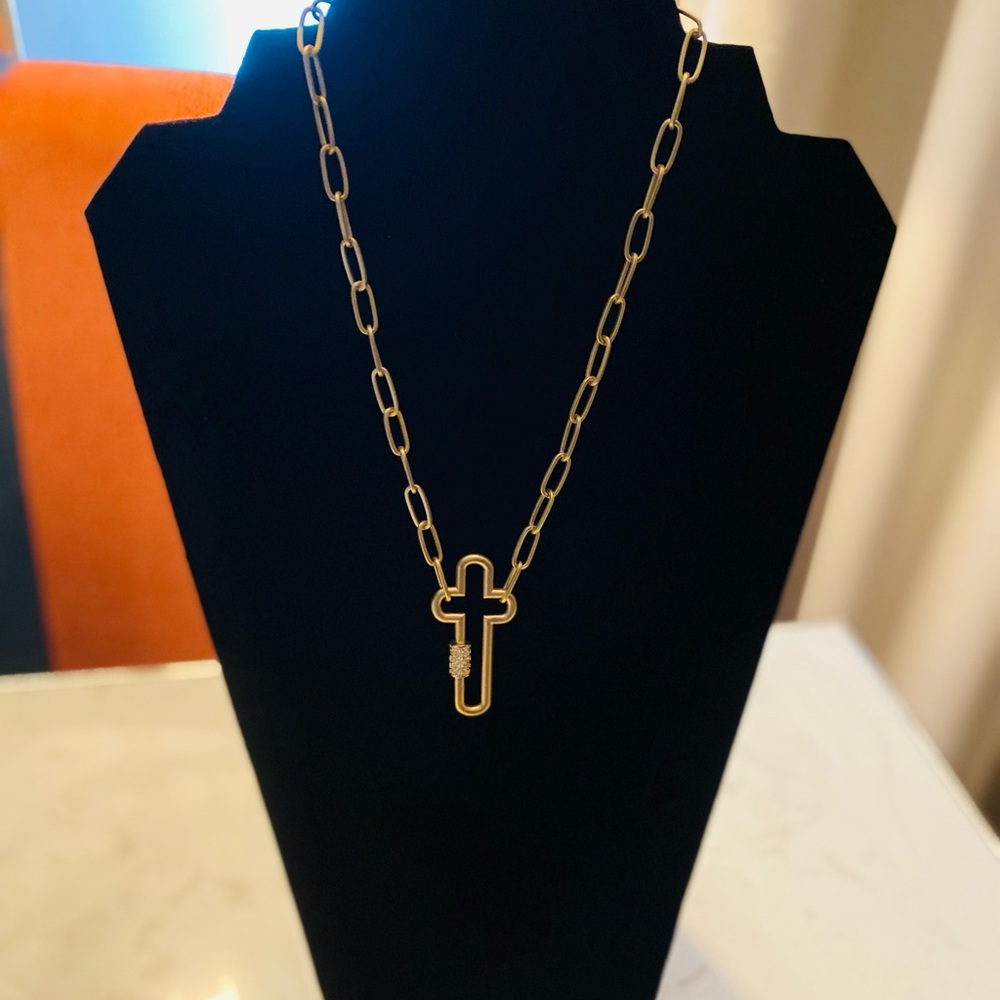 “Offer ends on March 20th"
LOLA CROSS SCREW LOCK NECKLACE